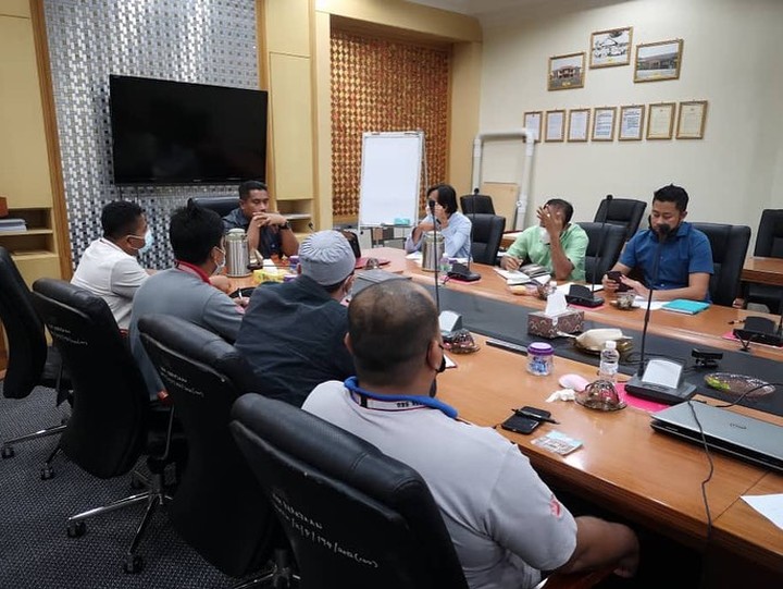 jkrtmerah's tweet photo. Msyuarat Konsesi Jln Negeri (Selenggara Timur Sdn. Bhd.) &amp; Konsesi Jln Persekutuan (Roadcare Sdn. Bhd.) brsama JKR Tanah Merah bg mbincangkan perancangan &amp; halatuju di Jajahan Tanah Merah utk Tahun 2022
#JasaKepadaRakyat #perbincanganhalatuju #perancangan2022 #JKRians #JKRVENGERS https://t.co/eEgORLRyZR