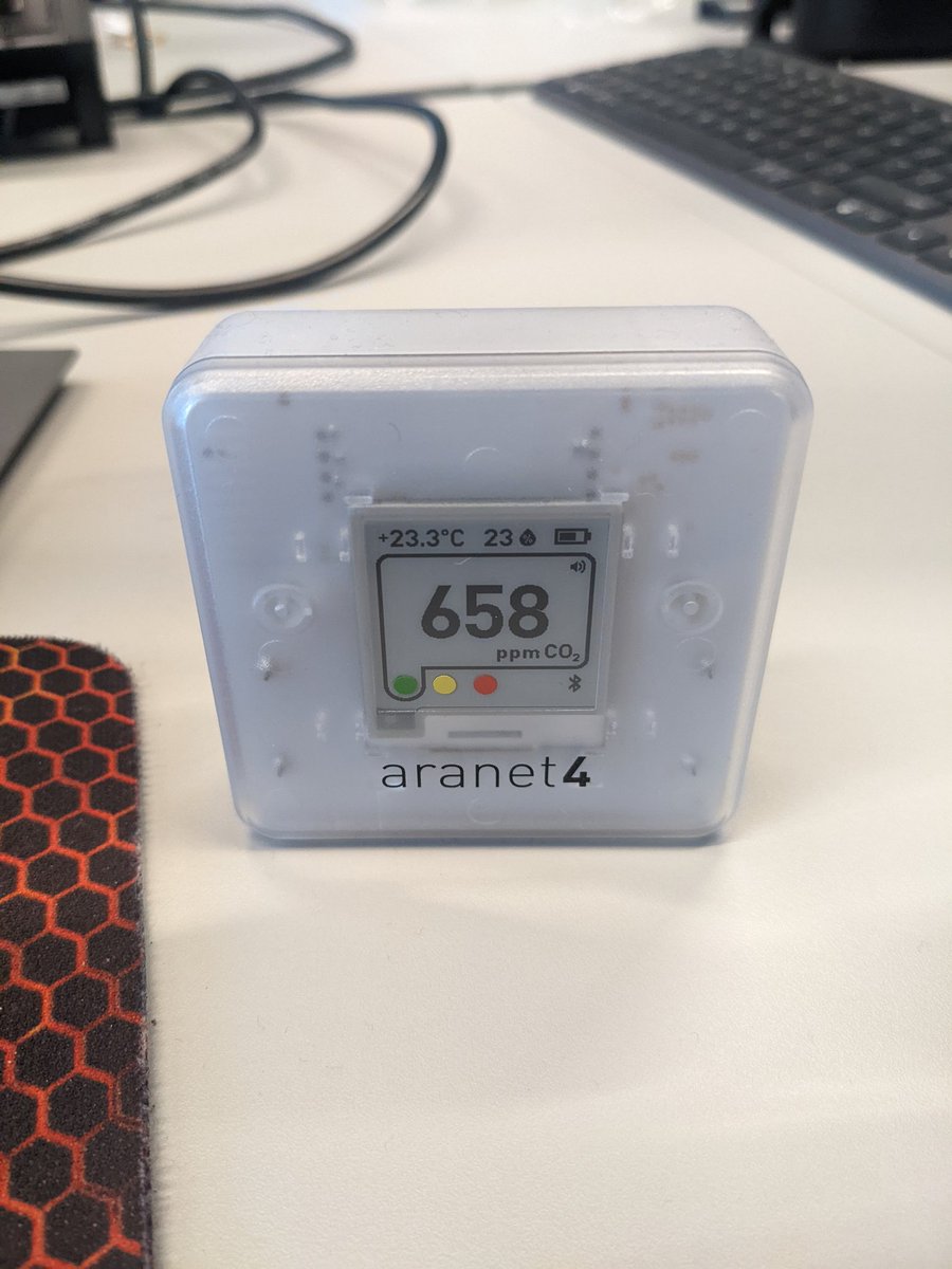 kitapslv's tweet photo. @normundsbergs @AranetIoT Cik bieži šie aparāti jākalibrē?  Un kā to dara? Šim piemēram temperatūra knapi mainās, uzticība zūd arī pārējiem. ~1 gadu vecs https://t.co/wRWIMBVQ4e