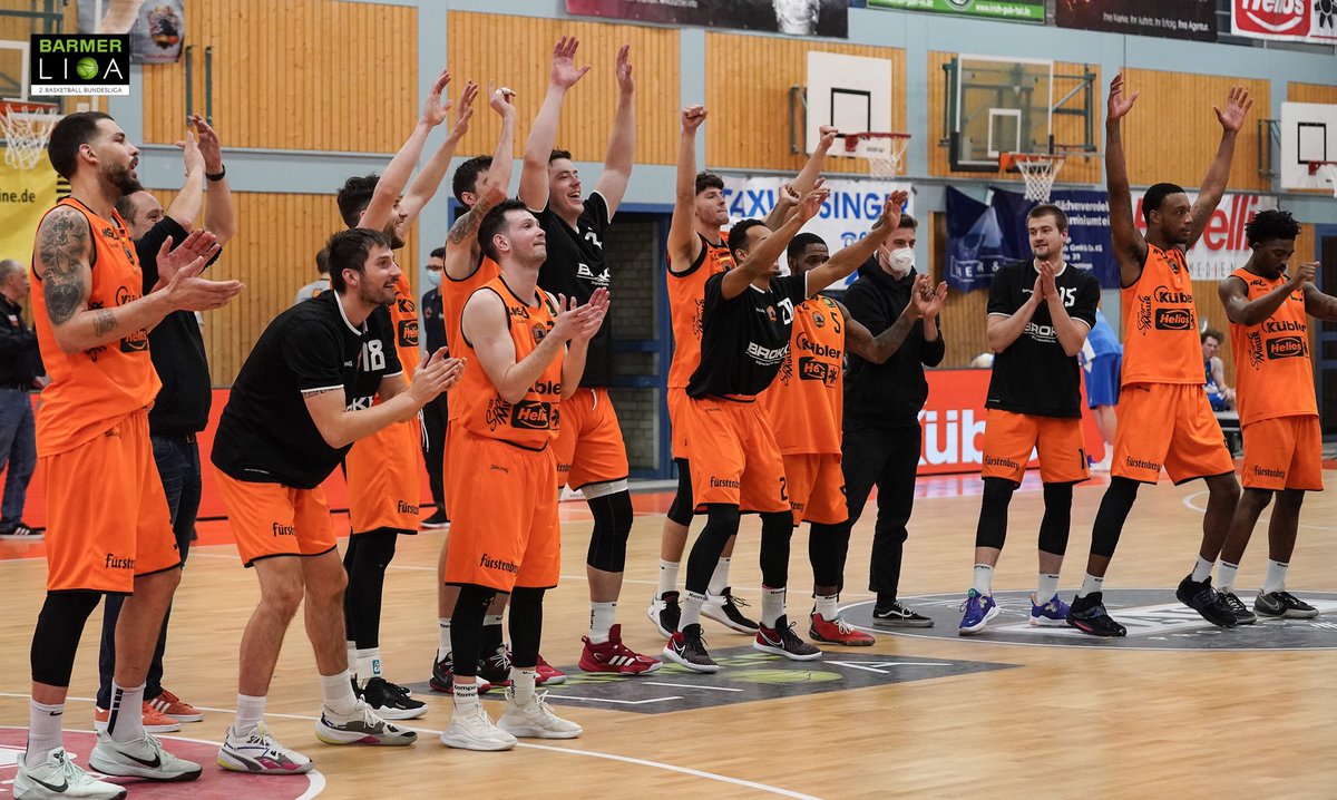 WihaPanthers's tweet photo. Das waren gestern 5️⃣0️⃣ hochspannende, dramatische Minuten 🏀 in der #Deutenberghalle mit dem besseren Ende für uns!
111:104 siegen wir nach zweifacher Verlängerung gegen @PB_Baskets !
📸 @MichelKienzler
#WihaPanthers
#DieGrößtenImSchwarzwald
#VSPB https://t.co/apSYUK8oAe