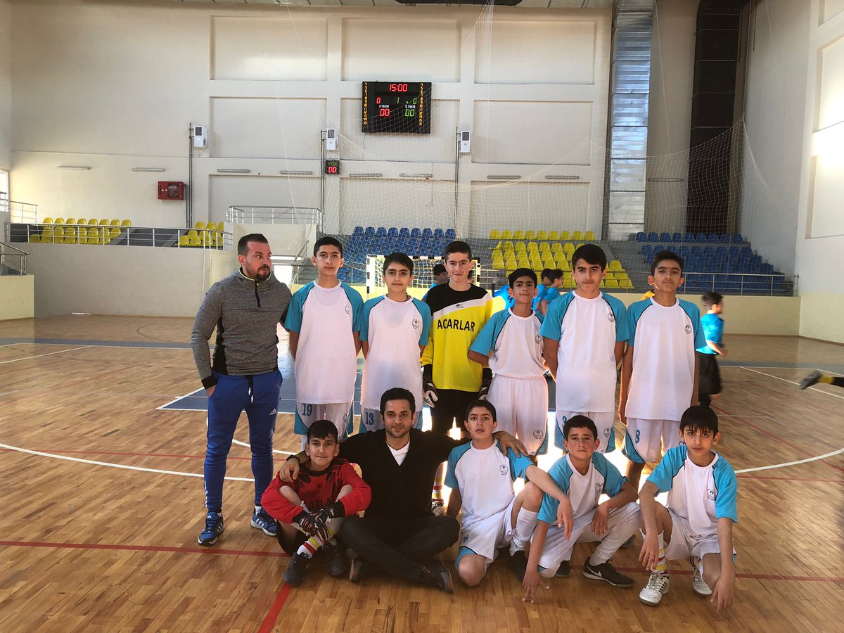 ImkbSar's tweet photo. Okulumuz futsal takımı yarı finalde Doğa Kolejini 8-2 yenerek finale çıktı. Oyuncularımızı ve beden eğitimi öğretmeni Muhammed Elitok u tebrik eder başarılarının devamını dileriz @bingolmem https://t.co/KwcRRtxdik