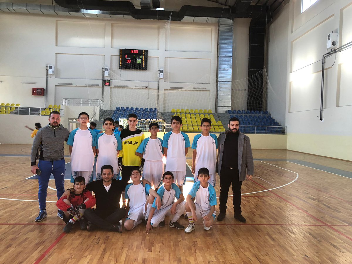 ImkbSar's tweet photo. Okulumuz futsal takımı yarı finalde Doğa Kolejini 8-2 yenerek finale çıktı. Oyuncularımızı ve beden eğitimi öğretmeni Muhammed Elitok u tebrik eder başarılarının devamını dileriz @bingolmem https://t.co/KwcRRtxdik