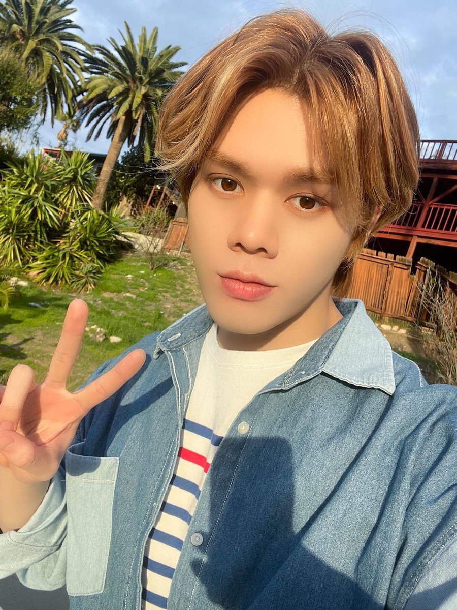 princeflwr's tweet photo. HES SO INSANELY PRETTY OMGHSJANSMSN 😭😭😭😭😭 https://t.co/wTlBQ9GJ4I