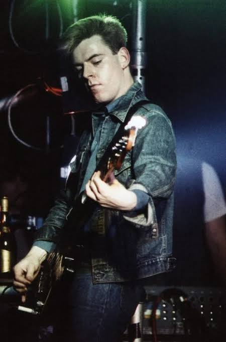 Happy bday Andy Rourke
Born : january 17, 1964 