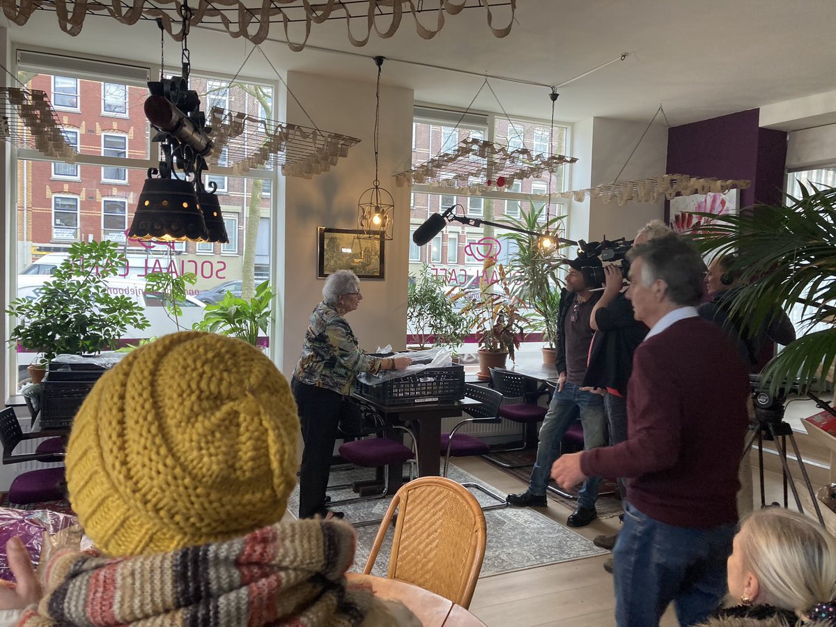 rinibiemans's tweet photo. Lopen we hier binnen #sociaalcafe interview over groeiende armoede aan de basis met Clara en Sjaak Sies (oprichters voedselbank) item voor Max #topduo #gratiskoffievooriedereen 😀🍀👍🙏🌈 https://t.co/L0nZwzOZcA
