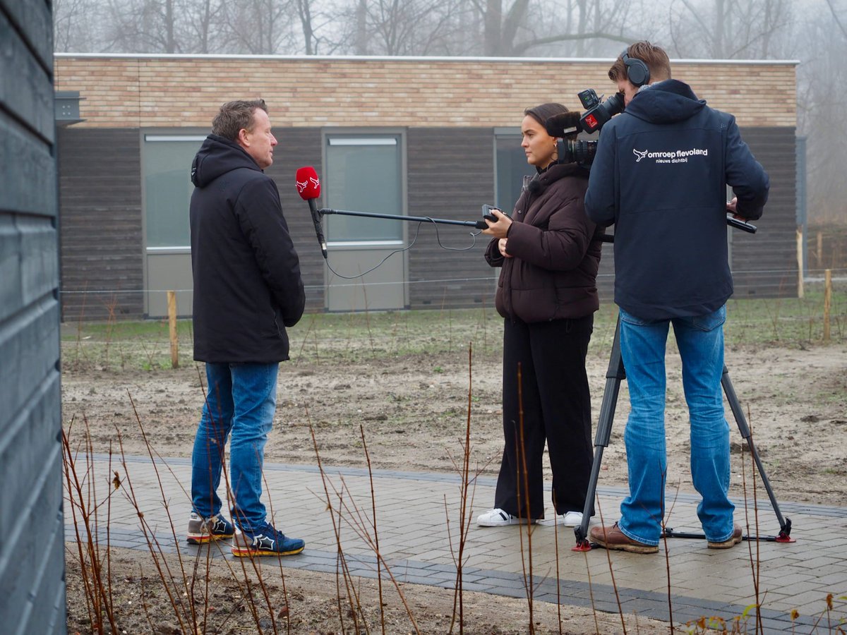 TV primeur! Wij hebben <a href="/OmroepFlevoland/">Omroep Flevoland</a> een rondleiding gegeven op onze nieuwe locatie: de Sieradenweg in Almere. Vandaag nemen de nieuwe bewoners aan de Sieradenweg hun intrek. #triadevitree #gehandicaptenzorg #zorg #nieuwbouw 
Bekijk de uitzending > bit.ly/33EH1FK