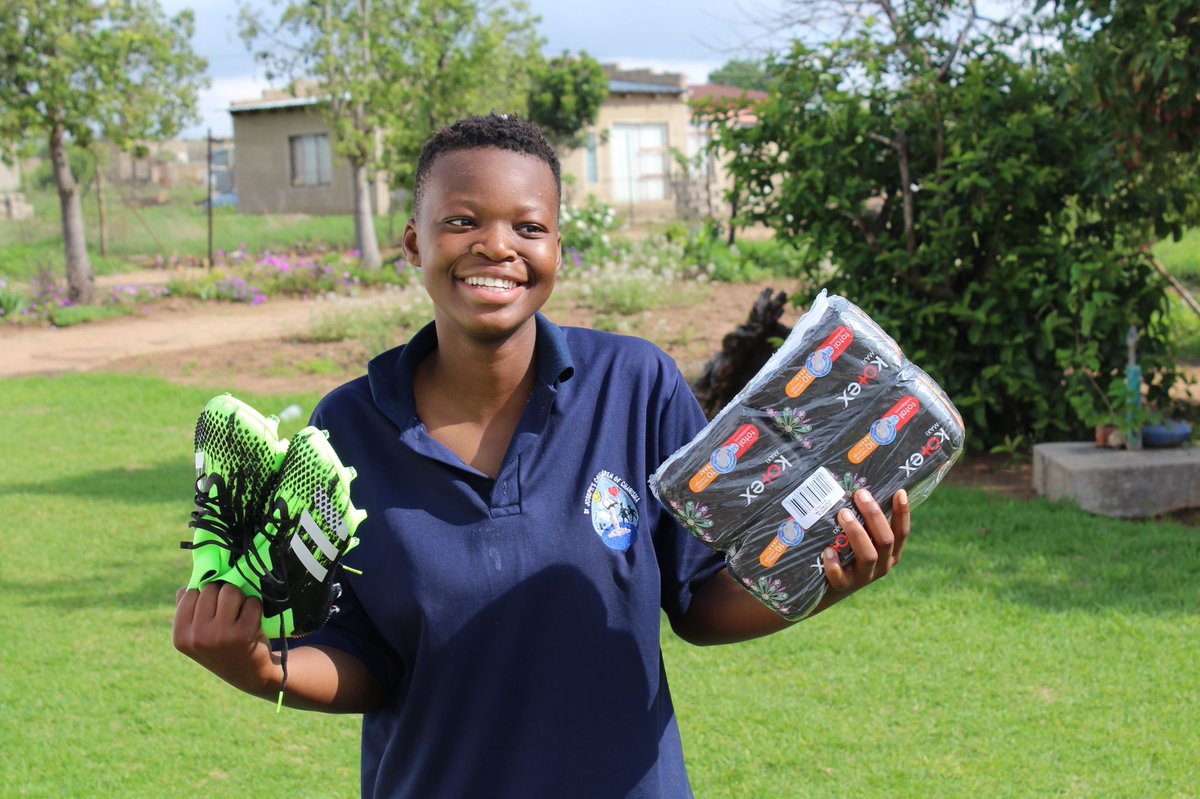 Radio2000_ZA's tweet image. #FeelGoodMoment

We chat to Phure Chochi - Committee member of the Lebo Moloto Foundation @ChebengC

The foundation recently donated soccer cleats and sanitary towels as they look to keep the girl child in school. 

#BetterTogether #Radio2000
