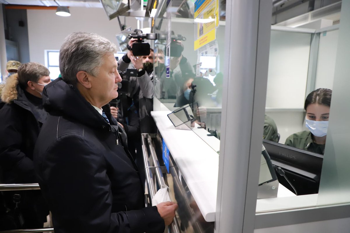 DPSU_ua's tweet photo. 🔶 Петро Порошенко перетинав кордон згідно з нормами чинного законодавства
👉🏼 https://t.co/C56xal0M1M https://t.co/7uHy6tF3Hn