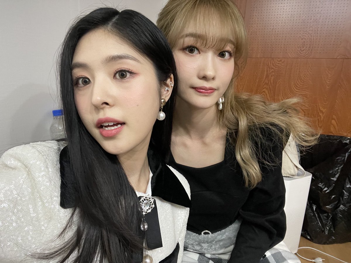 Erin_France_'s tweet photo. 📍 UPDATE du 26.12.21 📍

Joyeux anniversaire a notre aînée aux longues jambes, Genie unnie 🥳
Fêtons un anniversaire ensemble chaque année a partir de maintenant 🤍

#SKYLE 
#ERIN 
#GINNY https://t.co/m5LfMMpCsF