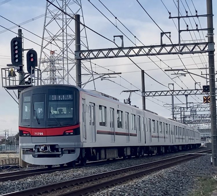 masa4244's tweet photo. 今日の東武70090系 #71796F ☺️車両全体ピカピカ🚃✨
洗車したばかりか?汚れ無し
#東武日光線 https://t.co/Kcqb3uQFWU