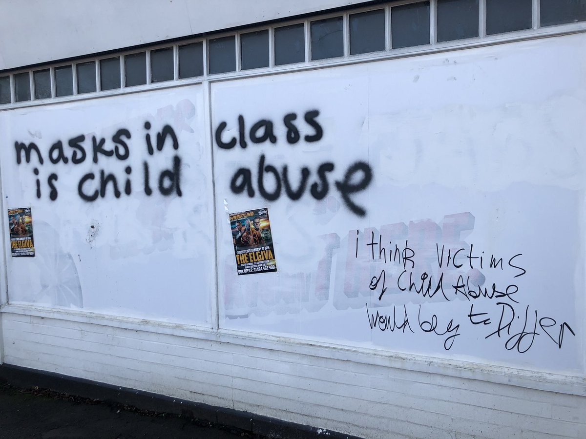 You know a neighbourhood is middle class when the graffiti becomes a discussion thread

#graffiti #graffitithread #middleclass #covid #maskdebate