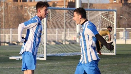 _FEDPC_'s tweet photo. 📢 Arrancó la Liga de Fútbol 7 ⚽️🏆 con muchos goles y con Rayo Vallecano y Disport FC con pleno de victorias. En la novedosa Copa Promesas, el Adiam es el primer líder 

Os dejamos la crónica 📰 de la 1ª Jornada👇
https://t.co/3NsIMdSQWP https://t.co/JYcXuRFbkO