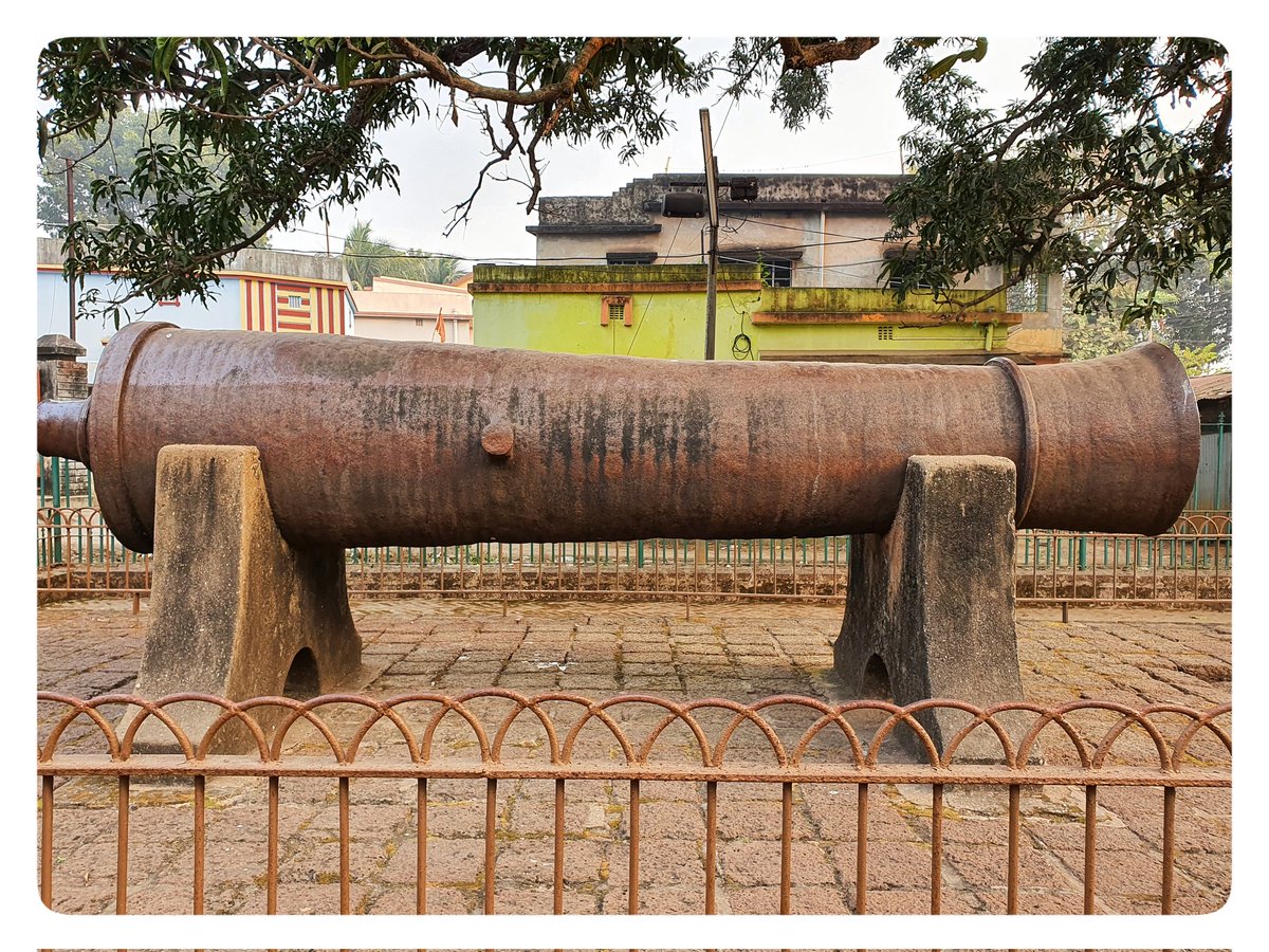 ArchaeoNomad's tweet photo. This cannon is credited with successfully repelling #Maratha attack on #Bishnupur in 1742. King Gopal Singh personally led the defense. Legend credits Madanmohan, the royal deity for singlehandedly defending the city with cannons. It's conservation was ordered by Lord Curzon. https://t.co/8958fHZXEI