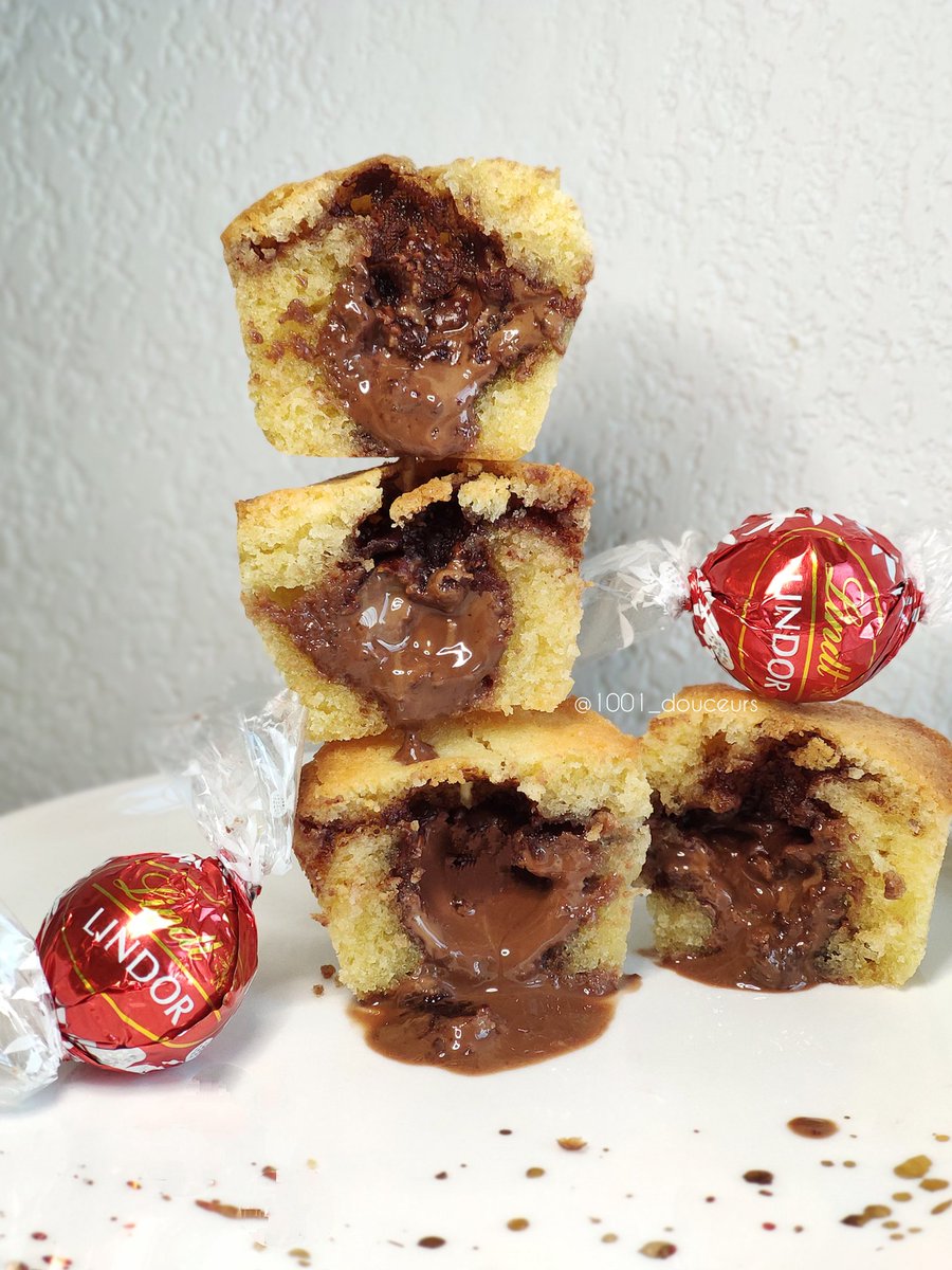 1001_douceurs's tweet photo. Muffins coeur Lindor ♥️ #muffin #lindt #lindor #chocolat #Chocolate https://t.co/kPtByxdT0H