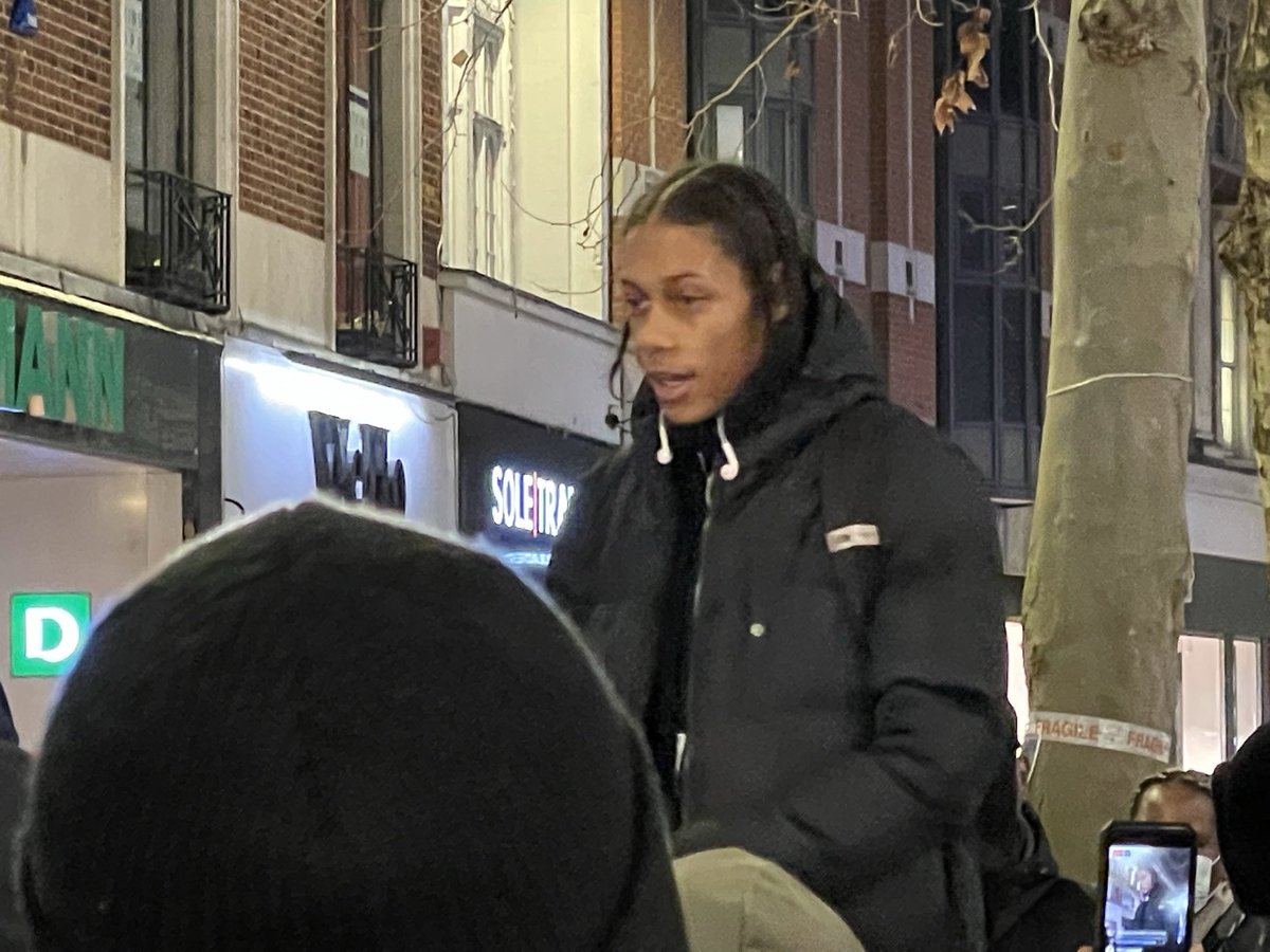 jofish50's tweet photo. Important night in Croydon as 200 mainly black men came together and said we will help put an end to the crime in our borough. With @KingPassDaMic the #metpolice #myends fathers business and women, we are working to show our young people there is a better way #knifecrime #gangs https://t.co/IXkLEzNHhY