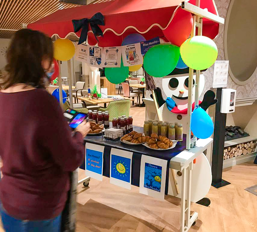 Op veel locaties bij #WZH was vandaag geen sprake van #BlueMonday. Op WZH Vliethof werden medewerkers vanmorgen feestelijk onthaald met ballonnen en stond er een gezond sapje en een verse croissant voor iedereen klaar. Deze somberste dag van het jaar is daarmee snel vergeten! 🎈