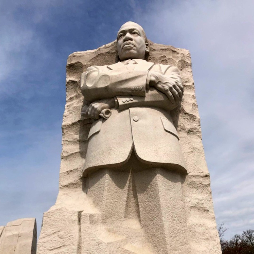 “If you can't fly then run, if you can't run then walk, if you can't walk then crawl, but whatever you do you have to keep moving forward.” ― Martin Luther King Jr 🇺🇸

#MartinLutherKingDay #MLKDay