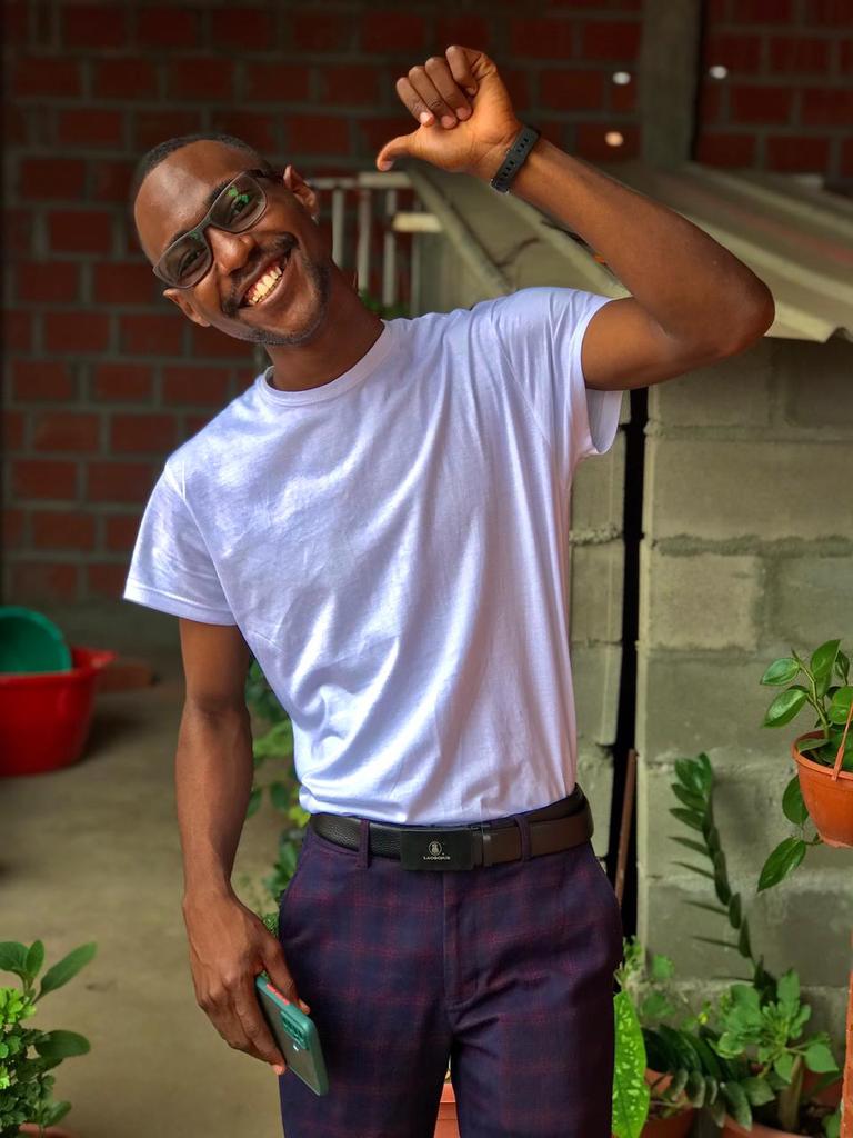 Adilson_ak's tweet photo. Sorria pra vida ☺️#happy #angola https://t.co/FYYvqRac8O