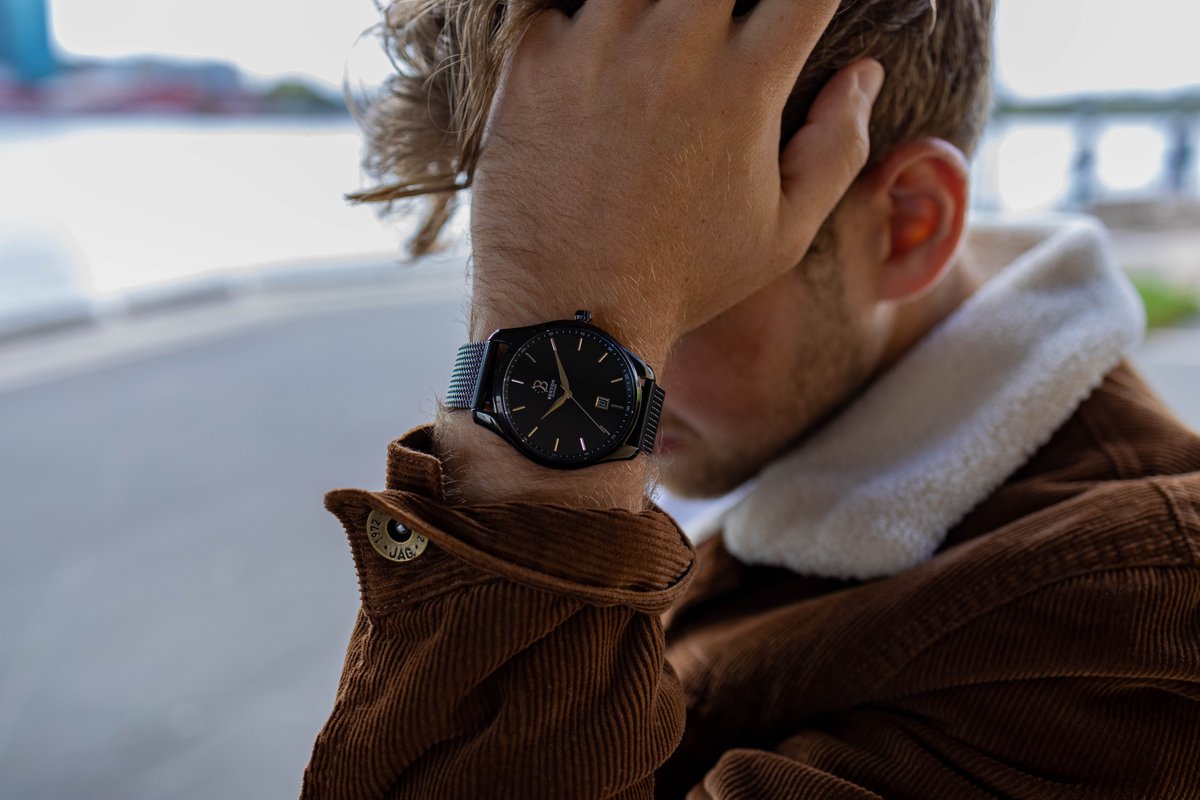 BentonWatches's tweet photo. 🖤 The Carbeen being worn with a brown and white corduroy jacket. Black and brown is such a stylish colour combination but let's be honest, an all-black watch will go well with anything!

#bentonwatches #thecatalystcollection #buy1give10 #goodtasteisneverlate #carbeen https://t.co/zZrHoWnuLm