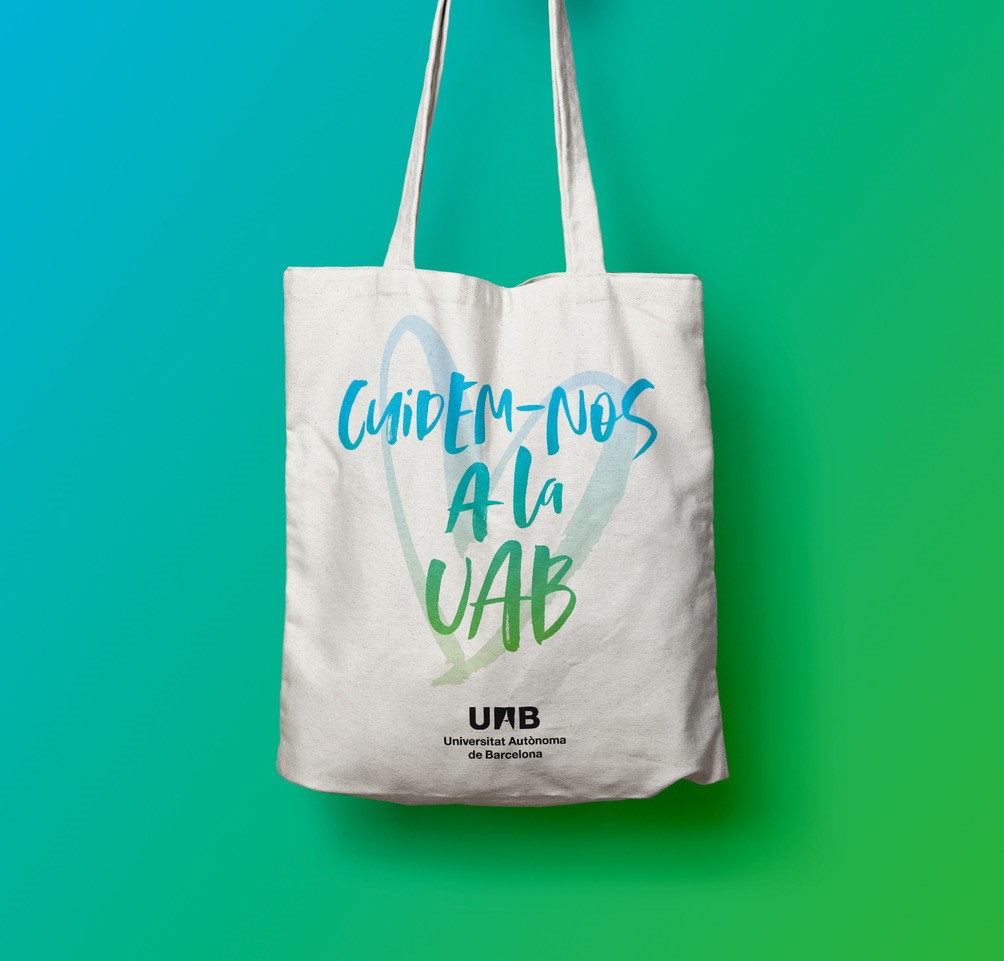 UABBarcelona's tweet photo. Voleu aconseguir la bossa #cuidemnosUAB? Només heu de publicar una foto que mostri els vostres primers instants a la Universitat i emprar l’etiqueta 👉#momentsUABer👈
La bossa us espera al Punt d’Informació de la Plaça Cívica!!
#UAB #concurs https://t.co/gsiO8Sb2oZ