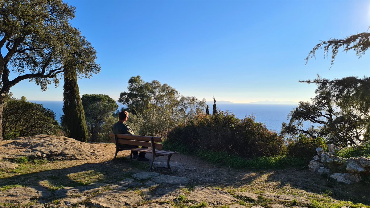 GolfeStTropez's tweet photo. #BlueMonday on préfère parler du Monday blue dans le #GolfeStTropez 💙☀️😉
La belle vie au #RayolCanadel
👉https://t.co/47kmramCs6

#MondayMotivation #Landscapes #MagnifiqueFrance https://t.co/V4IsRMxgyt