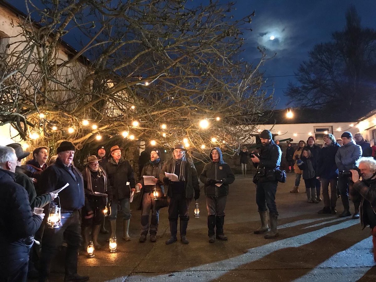 RAMMuseum's tweet photo. On Saturday we enjoyed a #Wassail at Grayโs Devon Cider as part of Simon Popeโs arts commission #HerestoThee with us & @artsandculturex ๐๐
Read more about the ancient ritual in this @guardian article >
https://t.co/WmGkaIRrZN
#Wassailing #OldTwelfthNight #Devon #Cider https://t.co/mxZ3NxkS6X