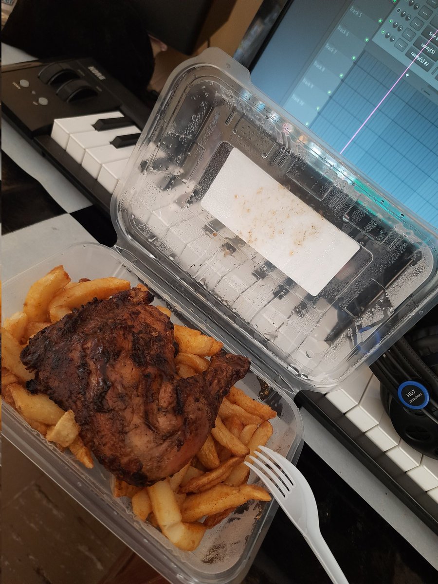 ProsperZW's tweet photo. Had a great lunch today courtesy of @HotplateGrillh1. For tantalizing meals visit any Hotplate Grillhouse today. Thanks for lunch Papa 👏👏 https://t.co/Apmbyr6GW1