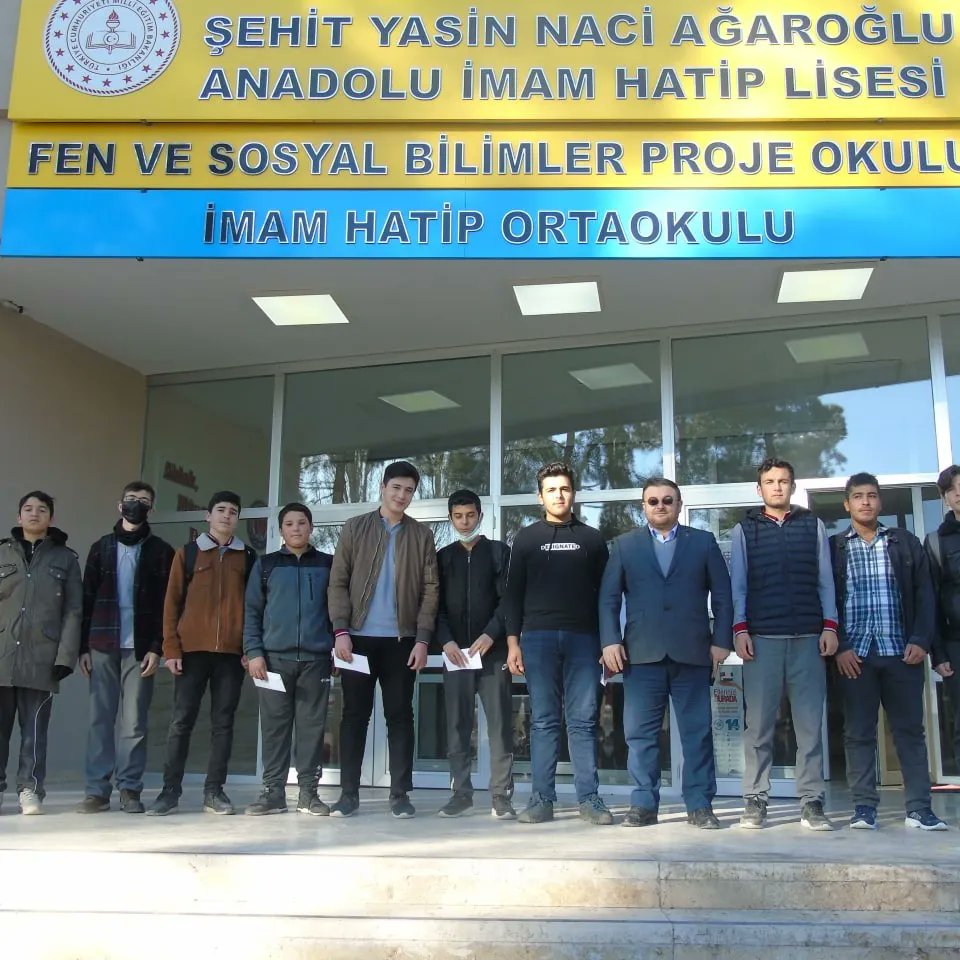 SehitNaci's tweet photo. Din öğretimi Genel Müdürlüğü meslek dersleri kazanım değerlendirme sınavında dereceye giren öğrencilerimizi lokantada yemek ikramında bulunduk.Ayrıca birinci olan öğrencileri para ile ödüllendirdik. Başarılı olan öğrencilerimizi tebrik eder , hayırseverlerimize teşekkür ederiz. https://t.co/Lo500jzY8Q