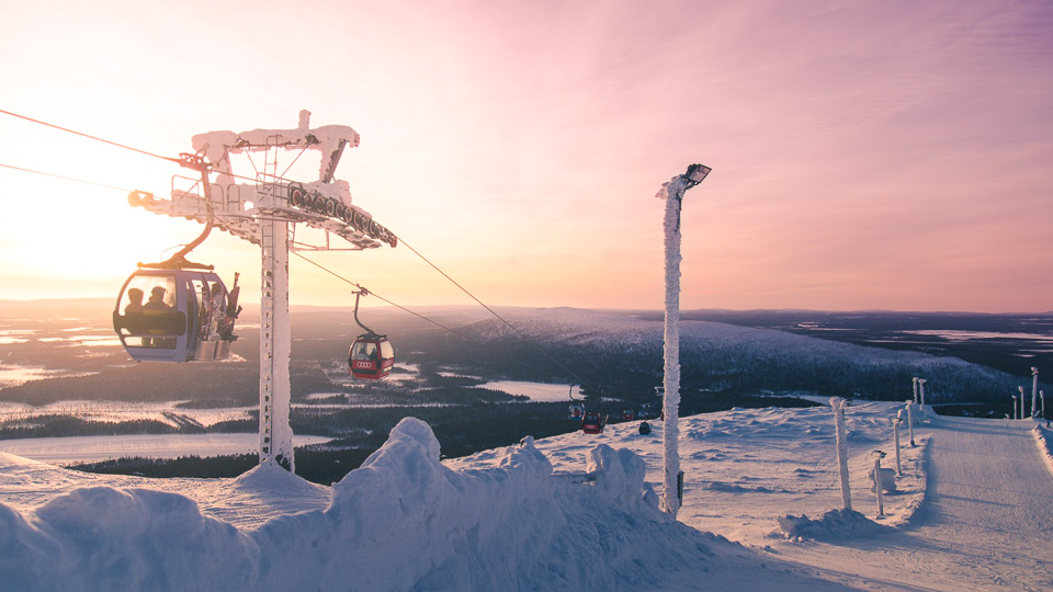 DiscoverFinland's tweet photo. Discover more of the Magic of Levi in winter, where you can enjoy time spent skiing, snowshoeing, winter biking, on a snowmobile safari, taking a husky or reindeer sled ride, or simply enjoying the snowy and enchanting nature of Fell Lapland: https://t.co/ZAx1aVxDpb https://t.co/EJPIpMn1G8