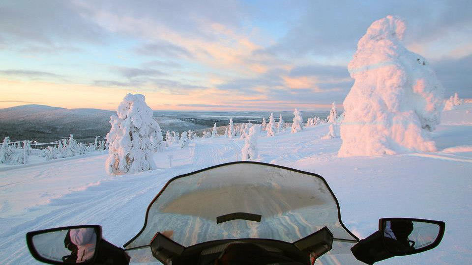 DiscoverFinland's tweet photo. Discover more of the Magic of Levi in winter, where you can enjoy time spent skiing, snowshoeing, winter biking, on a snowmobile safari, taking a husky or reindeer sled ride, or simply enjoying the snowy and enchanting nature of Fell Lapland: https://t.co/ZAx1aVxDpb https://t.co/EJPIpMn1G8