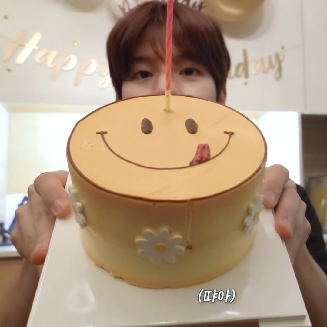 bi_hi14's tweet photo. ขออภัยไคตัลชิปเปอร์ แต่เค้กอันนี้ไม่ได้เป็นของเฉพาะเด้อ ของซูจองได้จากบ้านซูจองบาร์นะคะ https://t.co/9035Hq0Mab