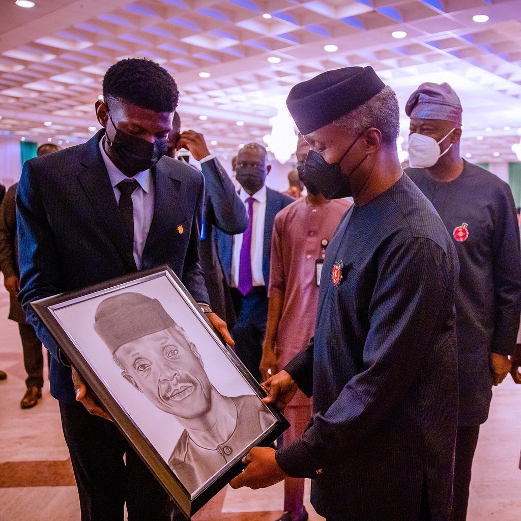 ProNigeria1's tweet photo. Vice President Osinbajo has enjoyed a great deal of affection &amp; praises from Nigerians which is an alien experience for politicians in the past, where they are generally held in low esteem, simply for his performance!
#TheNewTribe
#TheKanoDeclaration
#My2023PresidentialCandidate https://t.co/cvX4b0Bn6D