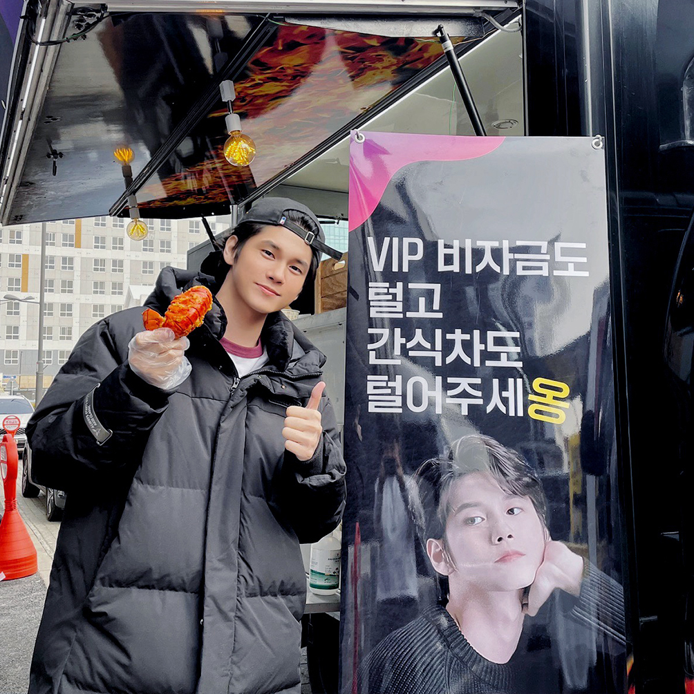 [💕] 위로가 손에 손잡고 🐯
준.비해준 커피마시고 ☕
기.운내서 열심히 촬영하겠습니다! 💙

#옹성우 #ONGSEONGWU