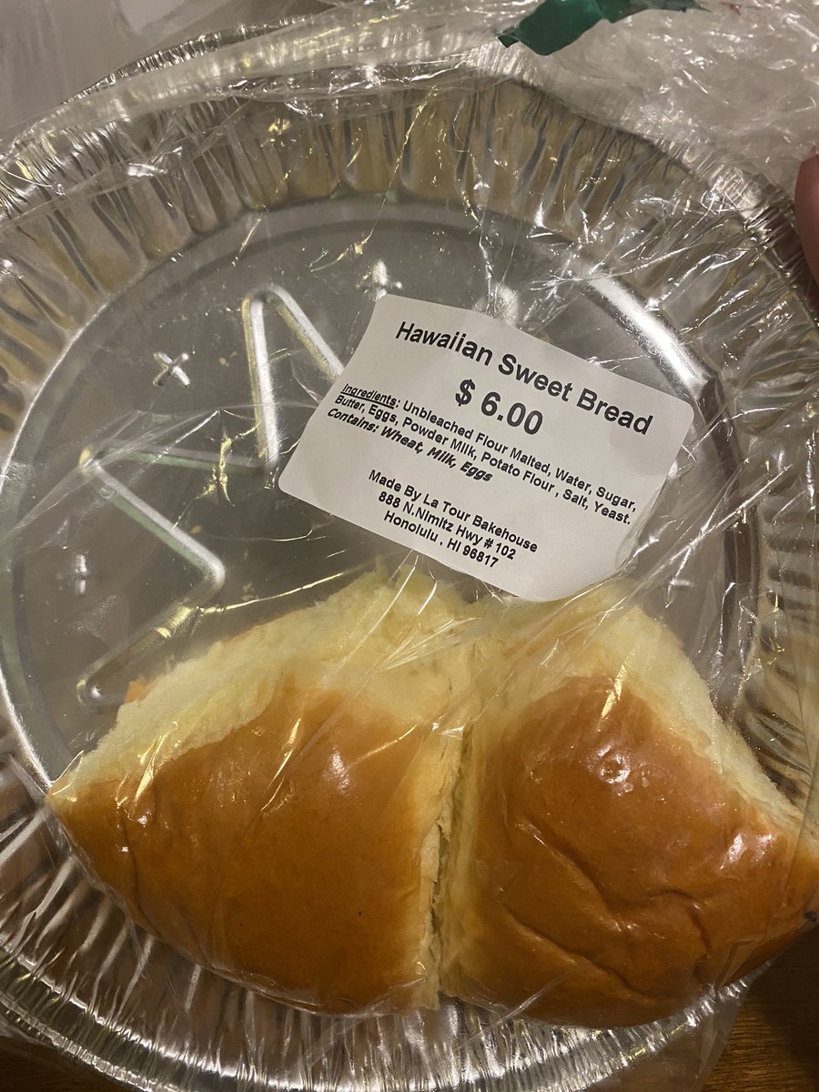 HawaiianOppa's tweet photo. Going to bribe Hyunjin to sneak me into the concert, wish me luck. #LOONA #LOONAVERSE_FROM #LOONA_HYEWOLIN #LOONAVERSE #loonaclass_2022 #Hyunjin #bread #heejinisbread #aeong https://t.co/cgnqRqRw3C
