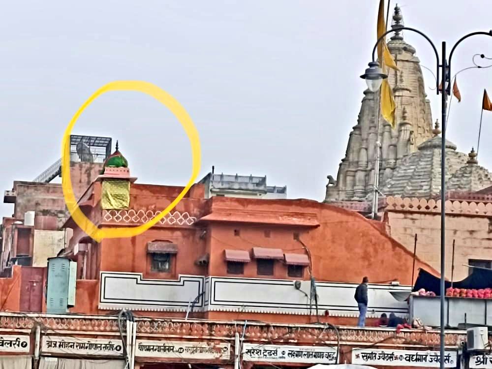 Ganesh57426173's tweet photo. सूचना मुझे सोशल मीडिया पर अभी प्राप्त हुई है अगर यह वाकई में सही है तो चिंताजनक बात है
बड़ी चोपड़ जयपुर स्थित लक्ष्मीनारायण मंदिर पर अवैध नई मज़ार बनाई जा रही.

जो कुछ समय बाद मस्जिद में तब्दील हो जाएगी
@PoliceRajasthan के थाने के बिल्कुल सामने
@jaipur_police कृपया संज्ञान ले..!! https://t.co/FiputmKwQq
