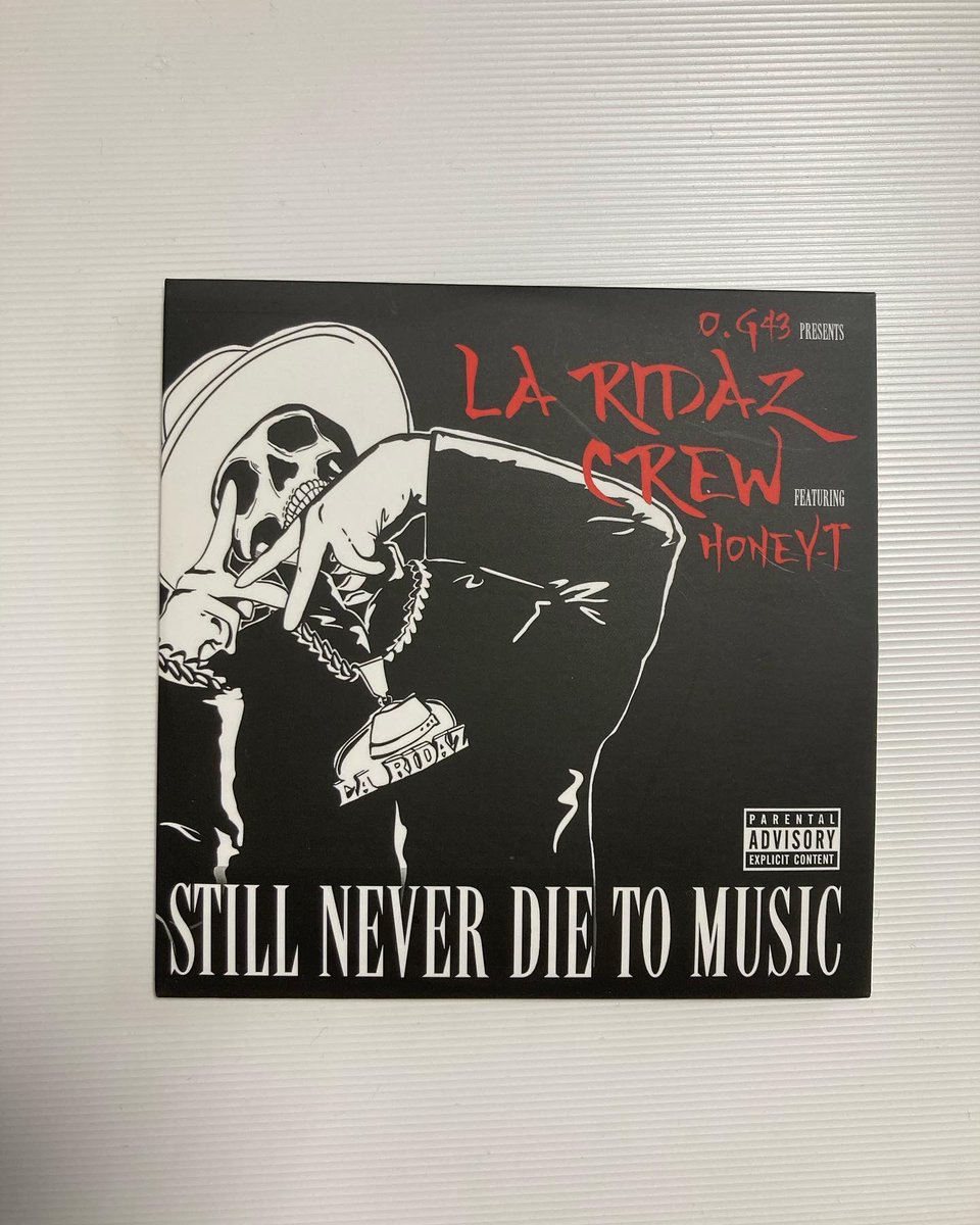 _anrakuji's tweet photo. ご奉納。お地蔵さまの前掛けと音楽CD。子安門入って直ぐ左手に居られるお地蔵さま。たぶん初めて前掛けをされましたがとてもよくお似合い。もう一方のCDは当山参道にて撮影をされた #OG43 様からのご奉納。かつて東大寺の大仏開眼に雅楽がご奉納されましたが令和4年元三大師さまへ日本語ラップのご奉納 https://t.co/N1arZjP6HI