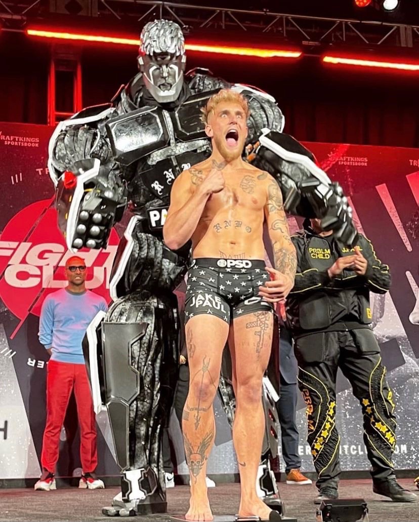 ExtremeCostumes's tweet photo. @ShawnLevyDirect Can't wait to see it happen. 
Also, I already promote boxing with Robots, I would love to talk. https://t.co/dJC4BGu2bi