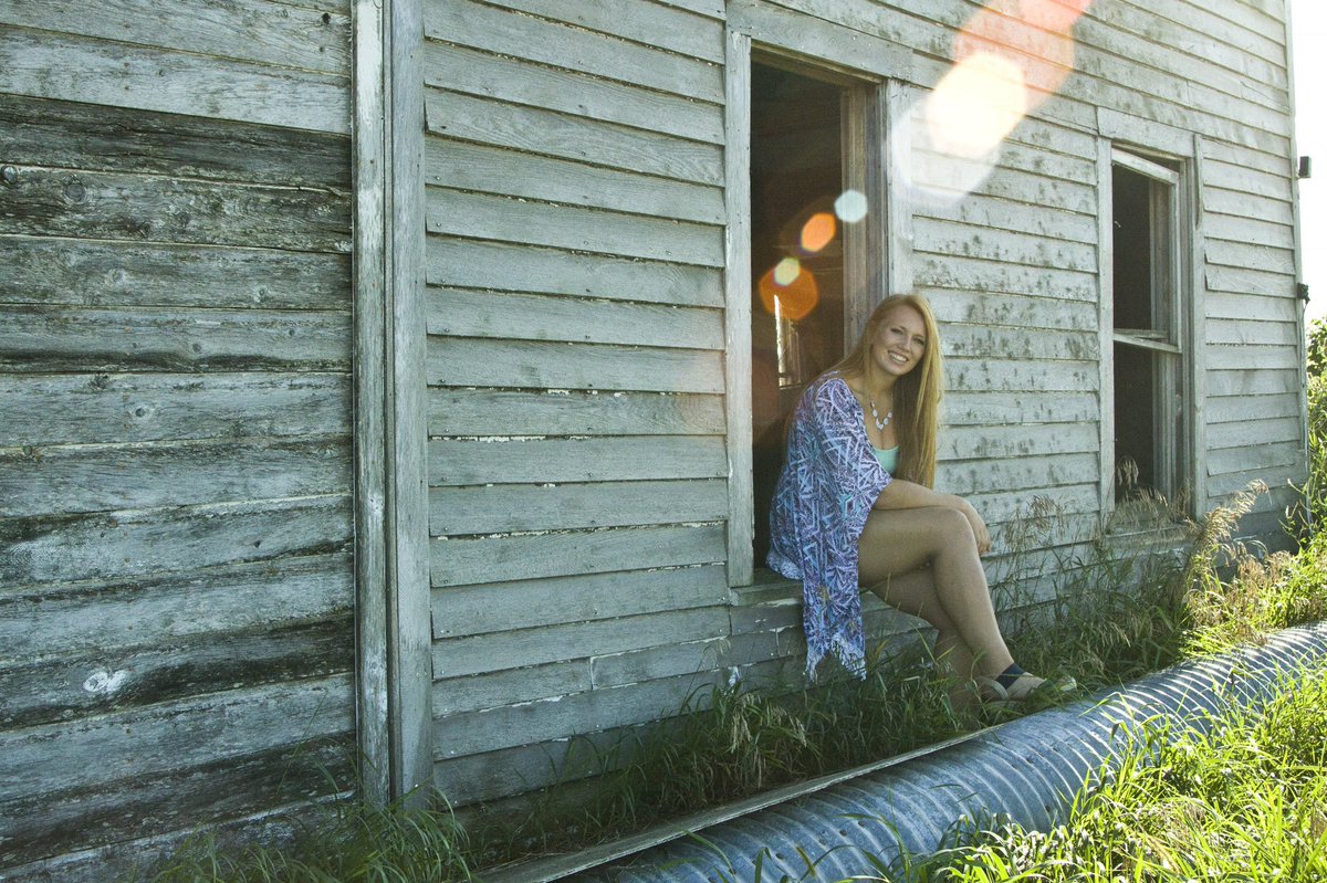 boutain_45's tweet photo. @BestPixMN took some of my senior photos here. always admired the beauty in something that has so much history yet looks empty and abandoned. https://t.co/zFflG6l9oA