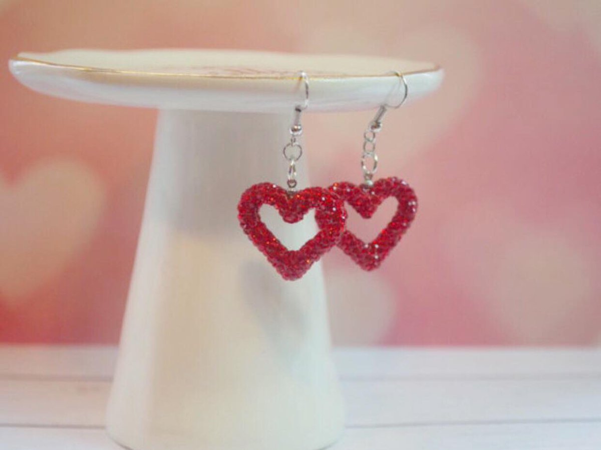 2MeanGirlsShop's tweet photo. Only a few pairs left! #ValentinesDay2022 ❤️❤️ https://t.co/pGtwARIgQw