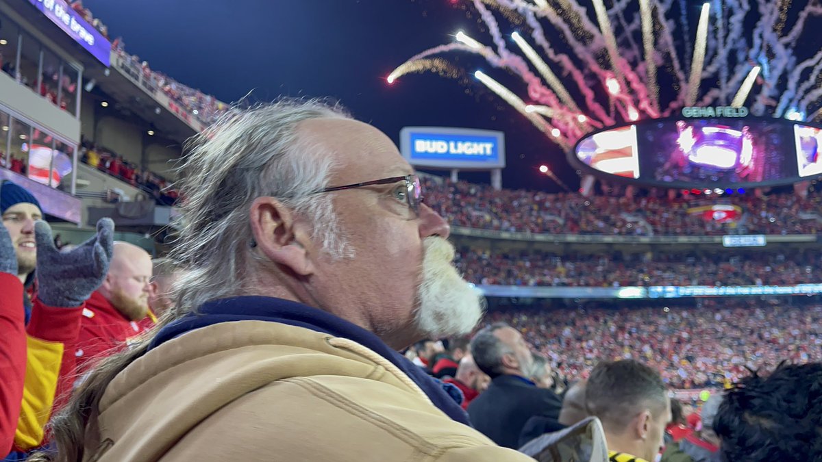 jbantam33's tweet photo. Even though we did t win, there are no word to expressed how blessed I feel to have experienced this game with my dad! @steelers @Chiefs @SteelersUnite #HereWeGo https://t.co/nUekwnVSOu