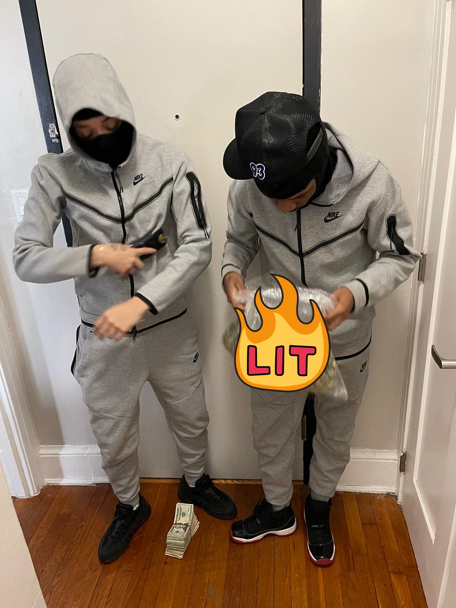 mtgpeez's tweet photo. Twinnem, Ima share My trap We gon go back n Forth📱🚨💸 https://t.co/5SSPn8eGpX