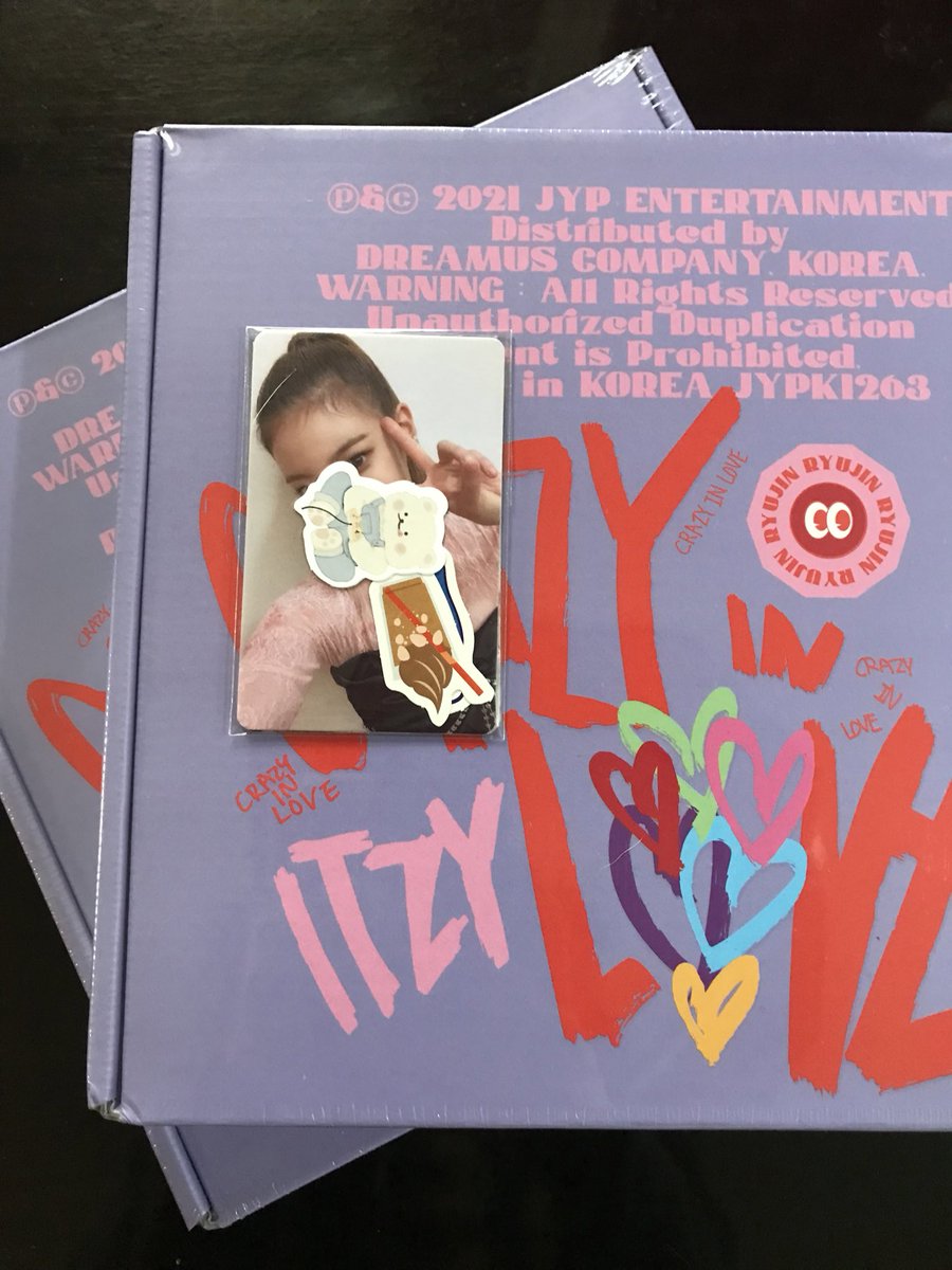 AlMooSone's tweet photo. My other CIL albums are finally home 💜 pooled for Ryujin & ITZY but got Ryujin & Yuna ver instead and I love it! 3/5 down. I'll try to get Yeji's and Chaer's in the future. Thank you so much sa pagpapauwi sa albums nang very safe! Ang ganda rin ng freebies ☺️ #FromITz @itzphgo https://t.co/nzn54VE9wc