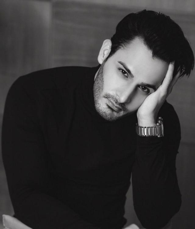 UrbanAsian's tweet photo. Our #ManCrushMonday is the handsome @realumarriaz ....😍❤️

#UmarRiaz 
#Mancrush #handsomehunk #bollywood #southasian #urbanasian https://t.co/SSFsY96aiT