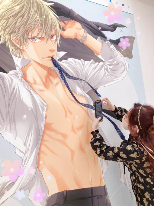 先日のお渡しイベントの様子を…乳首を激写する女とアニメイト日本橋店さんが作ってくださった素敵な設営の数々✨✨……ん、手榴弾⁉️Σ(二度見) 