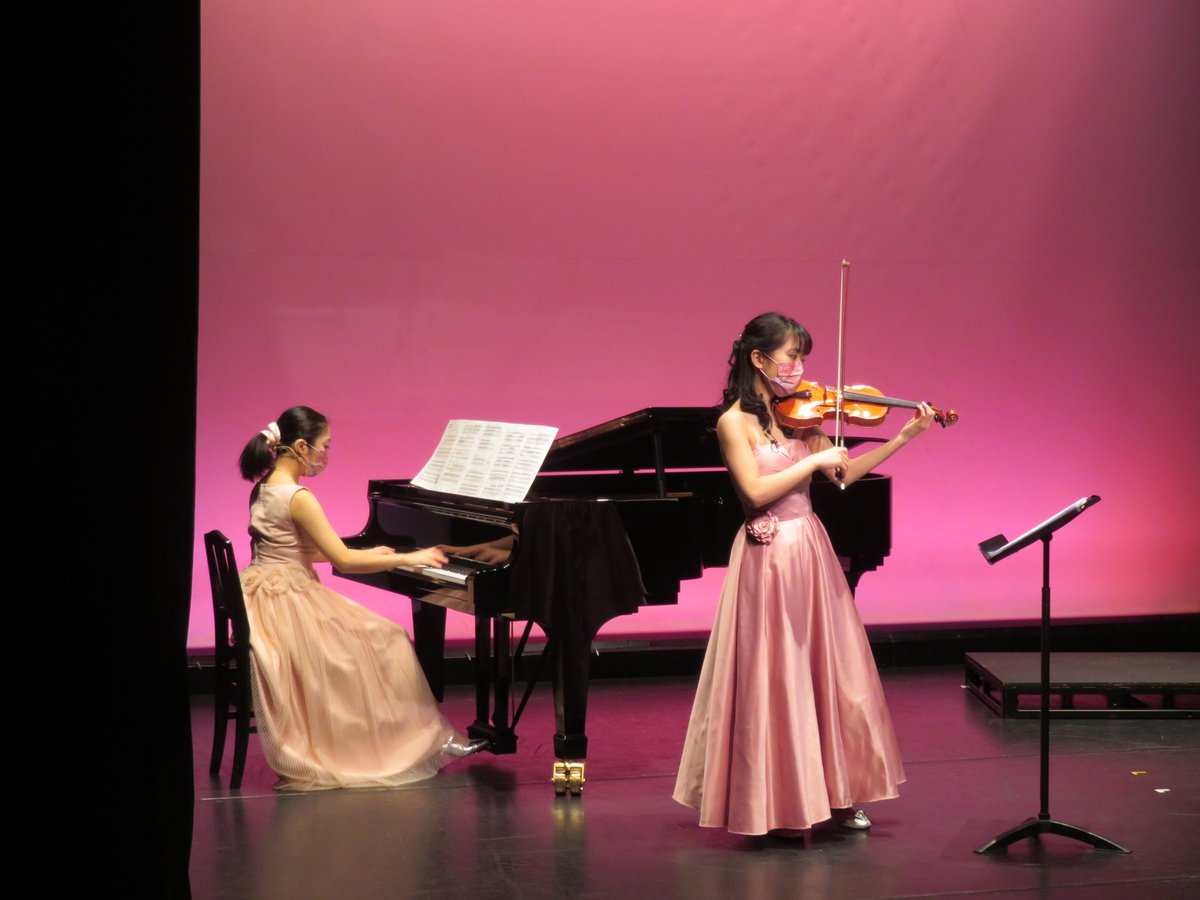 SengawaG's tweet photo. 今年始まった地域社会で活躍できる演奏家を育てる #東京藝術大学 #桐朋学園大学 の共同プロジェクト #MusicBridge
このプロジェクトの参加アーティストによる #親子向けコンサート が1月16日に開催されました!
キラキラの舞台で奏でられる素敵な演奏に、家族そろって笑顔になれるコンサートでした! https://t.co/33E81xLdOc