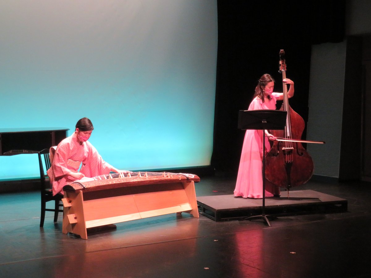 SengawaG's tweet photo. 今年始まった地域社会で活躍できる演奏家を育てる #東京藝術大学 #桐朋学園大学 の共同プロジェクト #MusicBridge
このプロジェクトの参加アーティストによる #親子向けコンサート が1月16日に開催されました!
キラキラの舞台で奏でられる素敵な演奏に、家族そろって笑顔になれるコンサートでした! https://t.co/33E81xLdOc