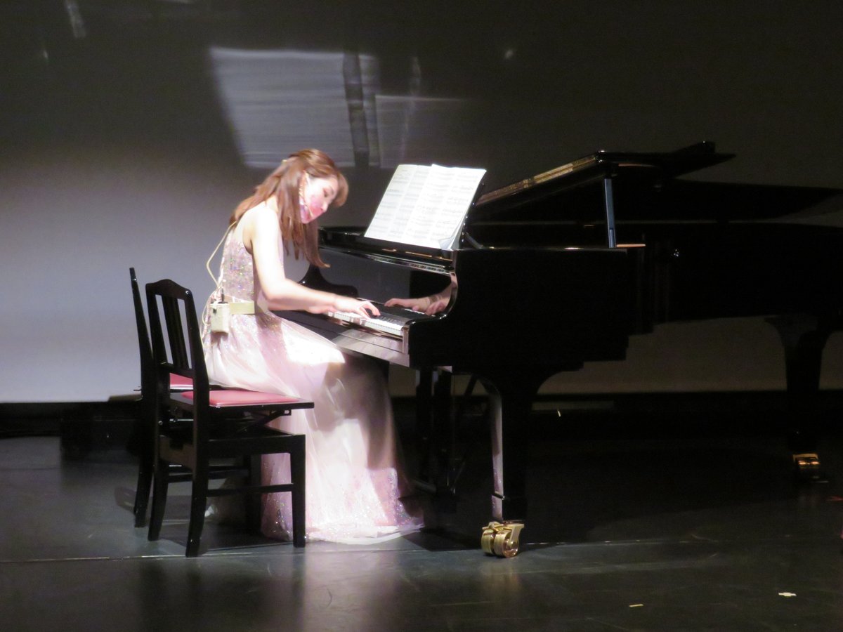 SengawaG's tweet photo. 今年始まった地域社会で活躍できる演奏家を育てる #東京藝術大学 #桐朋学園大学 の共同プロジェクト #MusicBridge
このプロジェクトの参加アーティストによる #親子向けコンサート が1月16日に開催されました!
キラキラの舞台で奏でられる素敵な演奏に、家族そろって笑顔になれるコンサートでした! https://t.co/33E81xLdOc