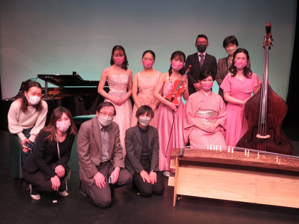 SengawaG's tweet photo. 今年始まった地域社会で活躍できる演奏家を育てる #東京藝術大学 #桐朋学園大学 の共同プロジェクト #MusicBridge
このプロジェクトの参加アーティストによる #親子向けコンサート が1月16日に開催されました!
キラキラの舞台で奏でられる素敵な演奏に、家族そろって笑顔になれるコンサートでした! https://t.co/33E81xLdOc
