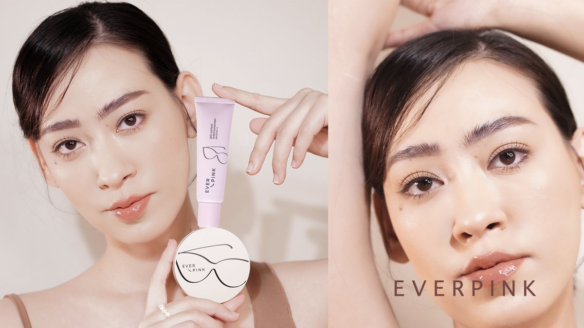 MMuragirl's tweet photo. ลงแค่ทินท์กันแดด+แป้งพัฟ2ขั้นตอนแต่ผิวสวยได้ขนาดนี้เลยอ่ะ ด้วยEVERPINK
•tinted sunscreen SPF50PA+++เนื้อทิ้นท์สีเนื้อปกปิดดีมีhyaให้ผิวอิ่มน้ำฟินิชผิวสวยฉ่ำชอบมาก
•tinted powder SPF30PA++แป้งเนื้อละเอียดปกปิดกริบเบลอผิวโทนสีพอดีผิวฟินิชแมทท์คุมมันดี 10freeผิวแพ้ง่ายใช้ได้ 11/10 https://t.co/CNe5SEk2OI