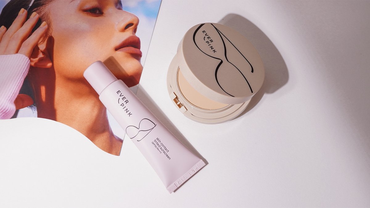 MMuragirl's tweet photo. ลงแค่ทินท์กันแดด+แป้งพัฟ2ขั้นตอนแต่ผิวสวยได้ขนาดนี้เลยอ่ะ ด้วยEVERPINK
•tinted sunscreen SPF50PA+++เนื้อทิ้นท์สีเนื้อปกปิดดีมีhyaให้ผิวอิ่มน้ำฟินิชผิวสวยฉ่ำชอบมาก
•tinted powder SPF30PA++แป้งเนื้อละเอียดปกปิดกริบเบลอผิวโทนสีพอดีผิวฟินิชแมทท์คุมมันดี 10freeผิวแพ้ง่ายใช้ได้ 11/10 https://t.co/CNe5SEk2OI
