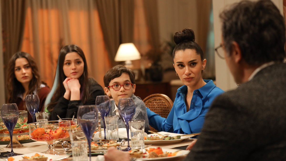 #AnnemiziSaklarken yeni bölüm fotoğrafları! Yeni bölüm çarşamba 20.00'de Star'da! <a href="/saklarkendizi/">Annemizi Saklarken</a>